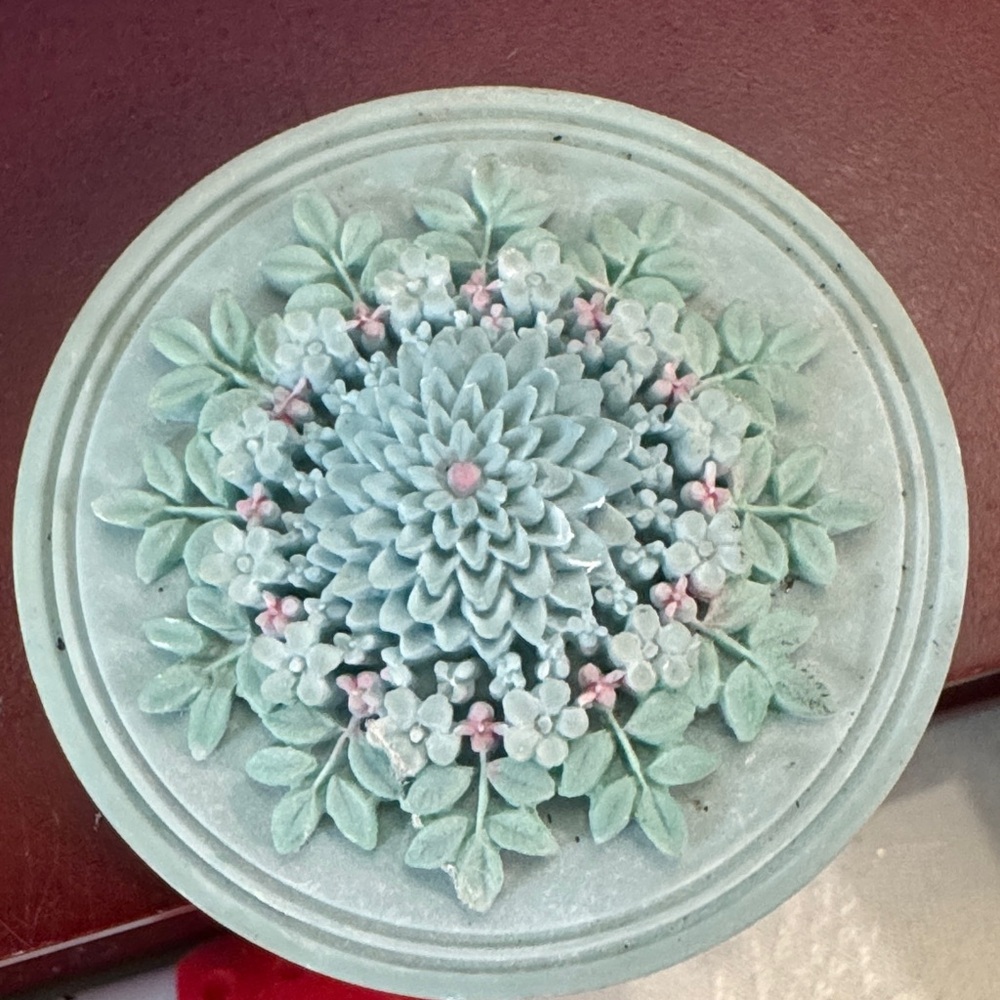 3/$30
Alby Crafts Floral Decorated Blue Green Ceramic Jewelry Box With Lid - Picture 7 of 8